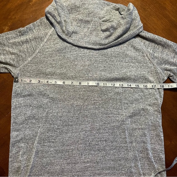 Gap Women’s Turtleneck Medium - Picture 5 of 5